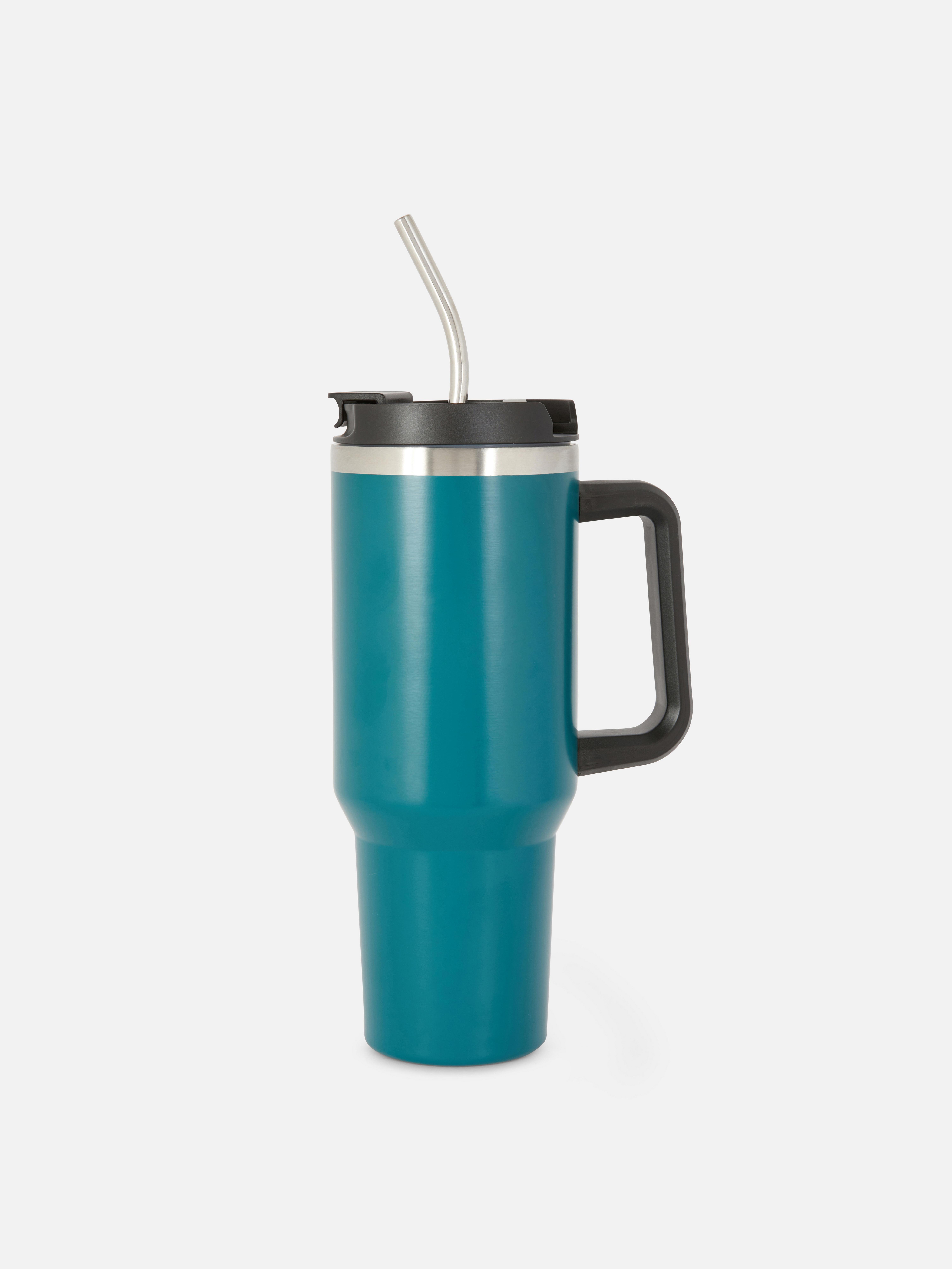 Cană de călătorie din oțel inoxidabil cu pai 1180 ml Potolește-ți setea cu stil cu această cană mare de călătorie de peste un litru.