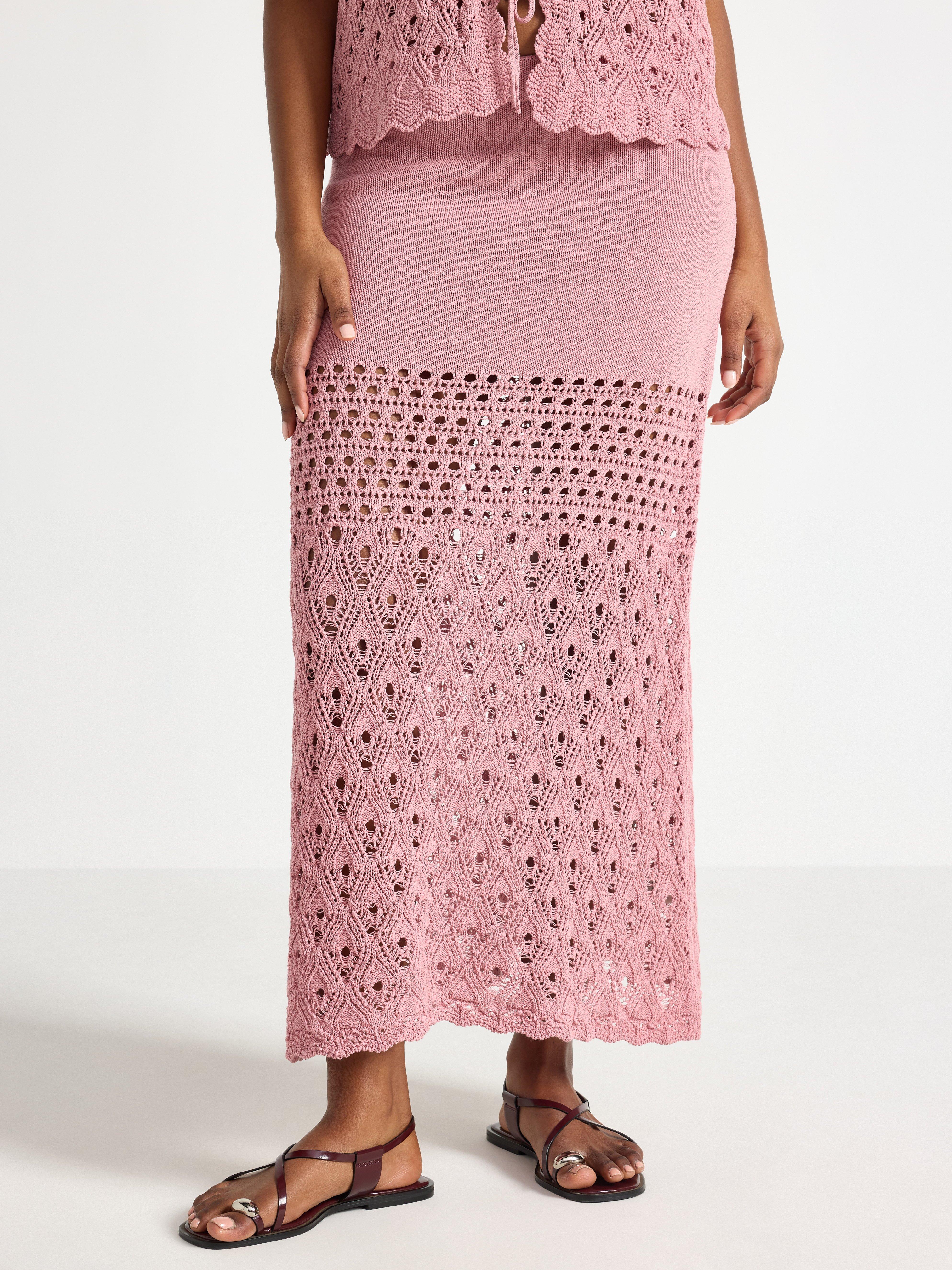 Saia longa de renda rosa