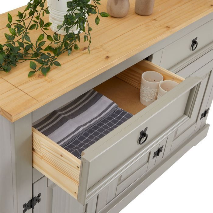 Aparador de comedor TEQUILA, 133 cm de ancho, madera maciza gris con 3 puertas y 2 cajones, unidad de almacenamiento baja.