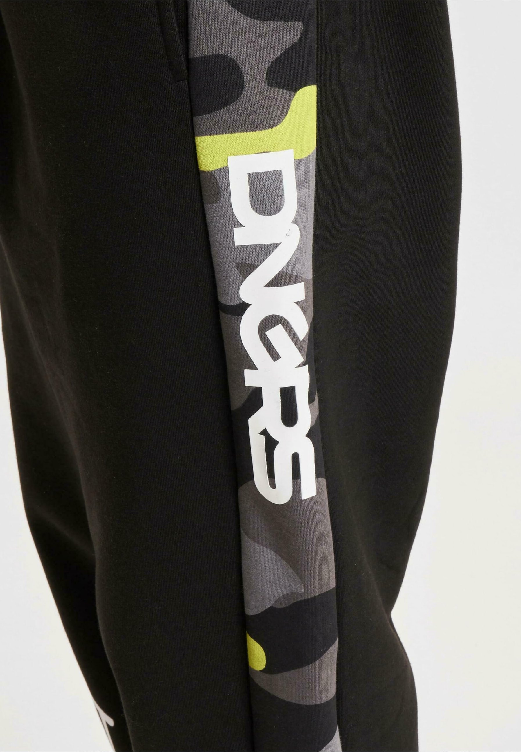 Gevaarlijke DNGRS, zelfs tijdens het joggen - Trainingsbroek - zwart-wit camouflage