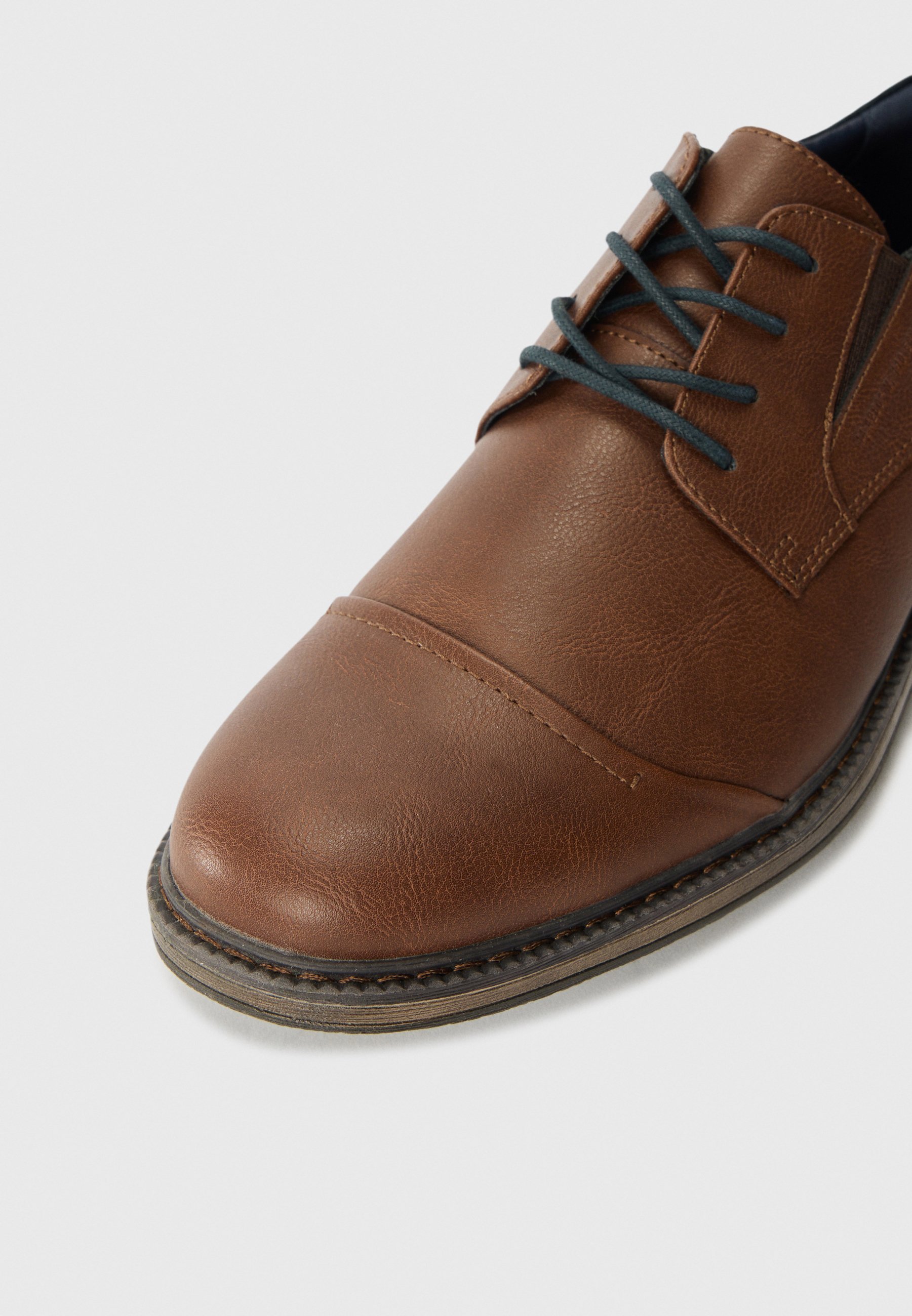 Šnurovacie topánky Pier One Smart - hnedé