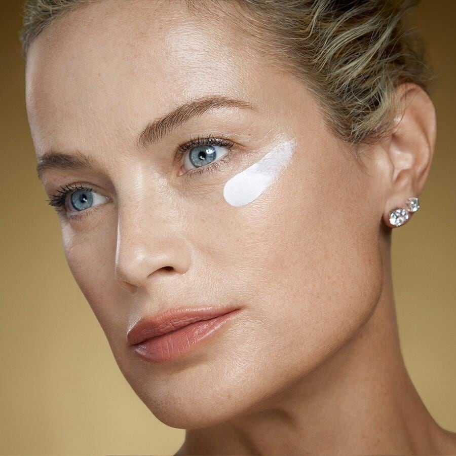 Estée Lauder Re-Nutriv Ultimate Lift regenerační, bohatý oční krém pro mladistvý zářivý vzhled – 15 ml