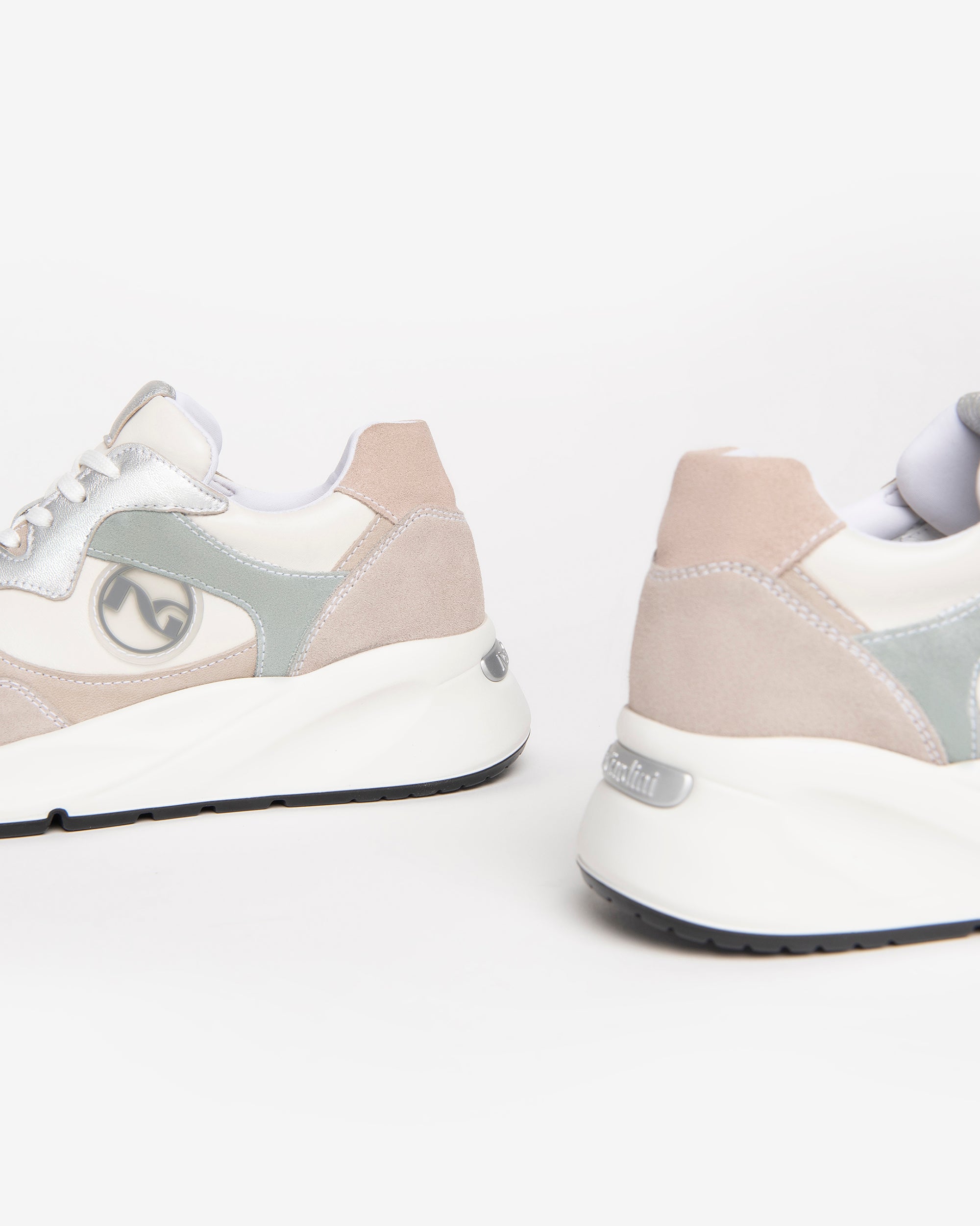  Damen-Sneaker aus Leder und Wildleder