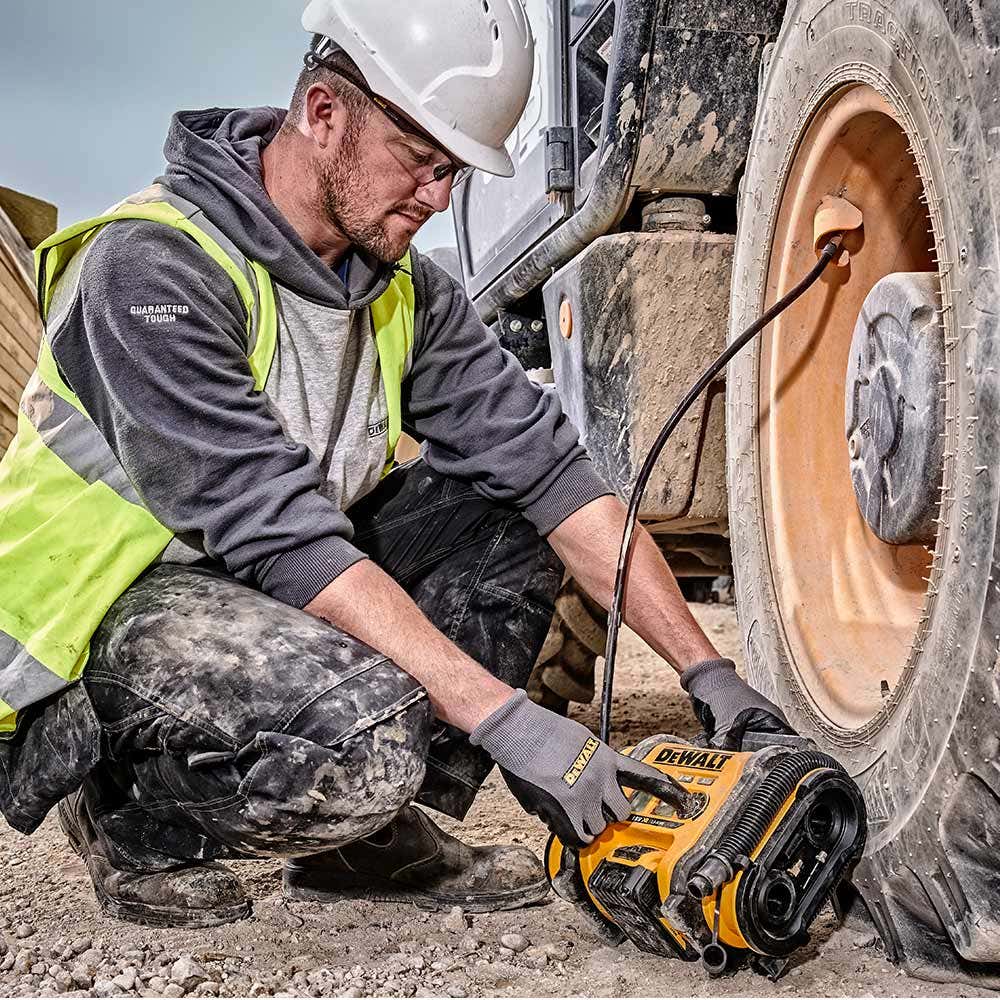 DEWALT 18 V-os XR AC/DC felfújó bőr DCC018N-XJ