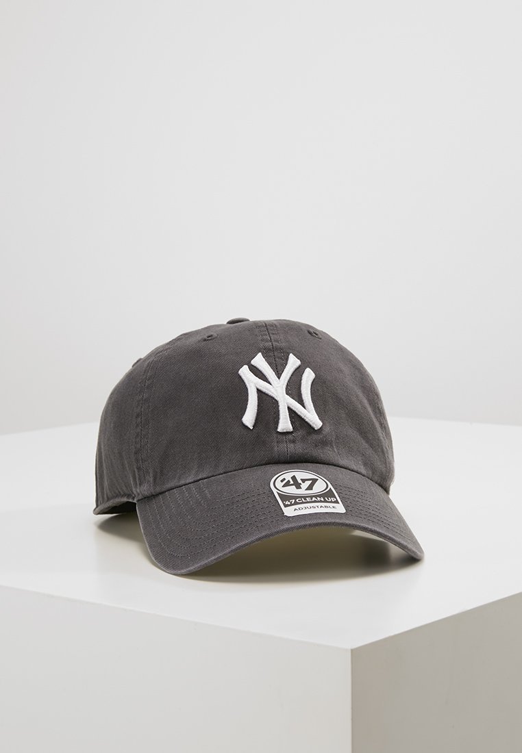 '47 Caps