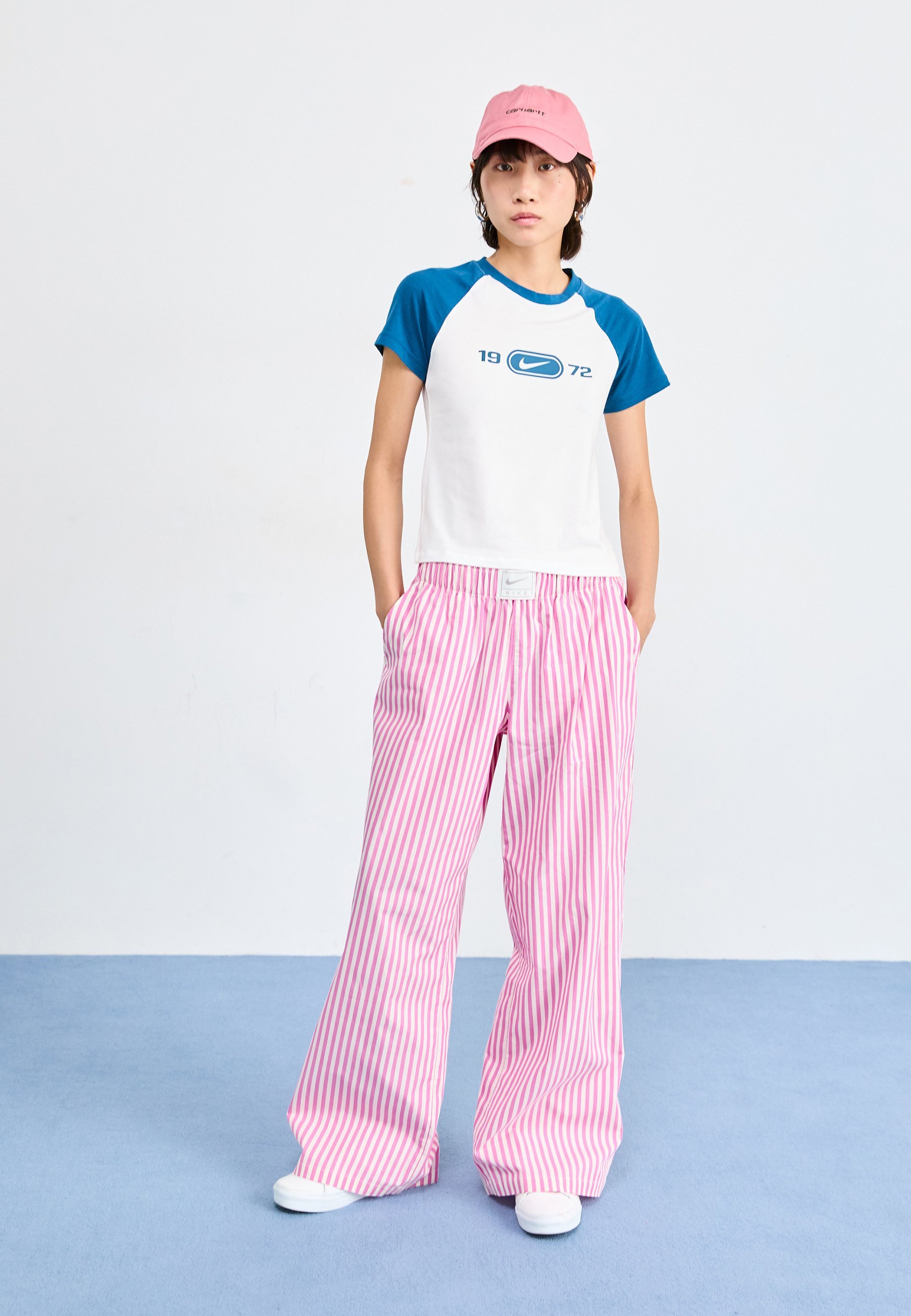 Ležérne nohavice Nike Sportswear