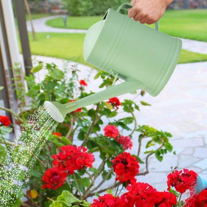 Regadera verde claro de 2 litros con cabezal de ducha extraíble, ideal para plantas de interior y balcones.