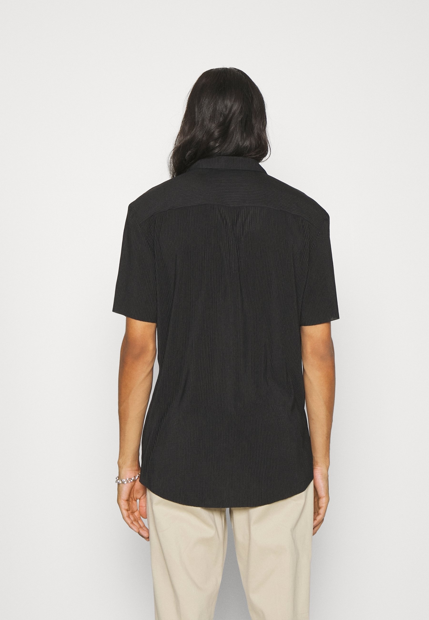 YOURTURN shirt - zwart