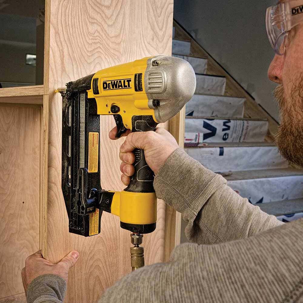DEWALT 25-64mm Série C 16ga Precisão Pneumática Spot Nailer Bradder DPN1664PP-XJ