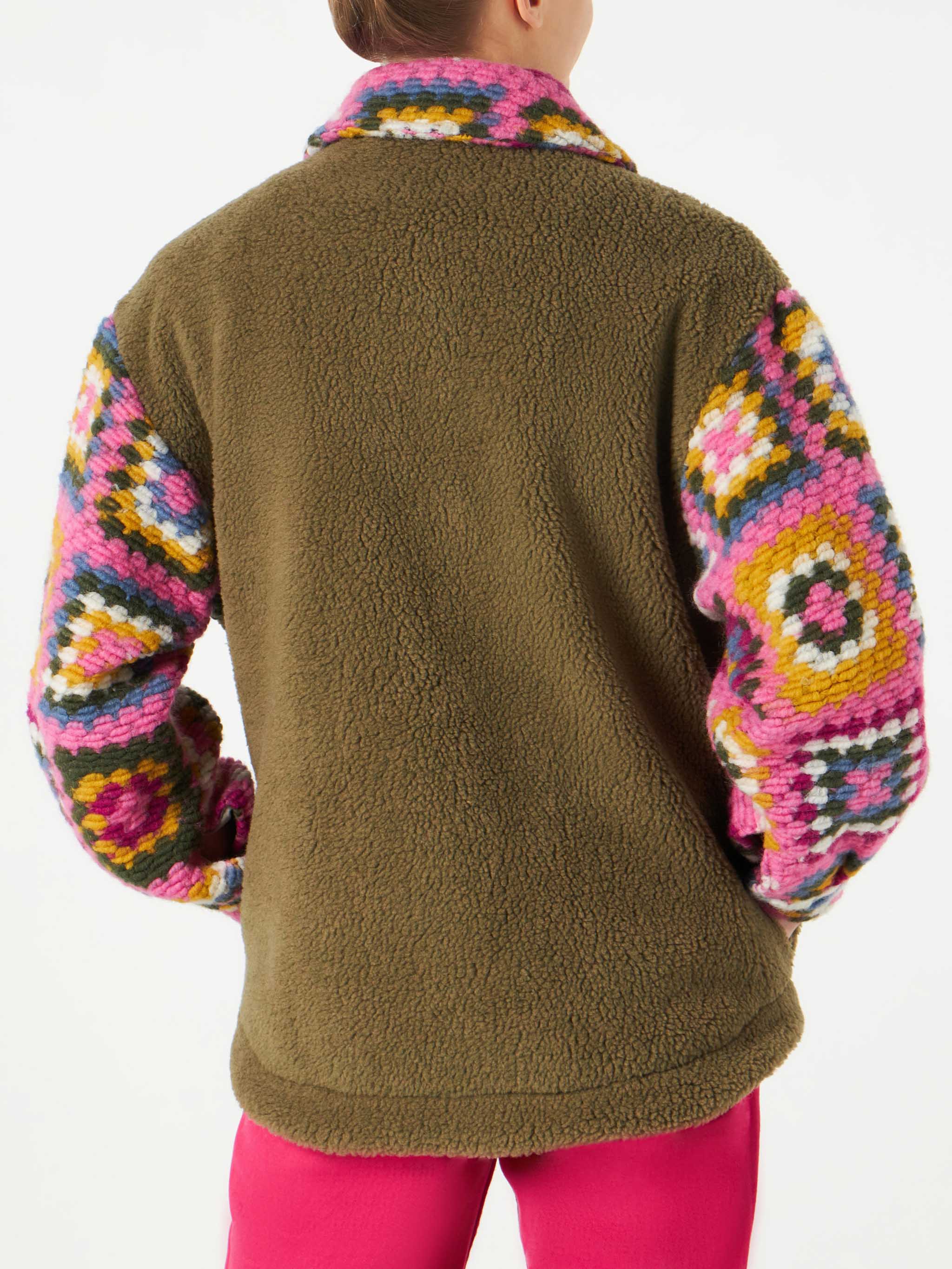 Sobrecamisa de sherpa para mujer con detalles de ganchillo