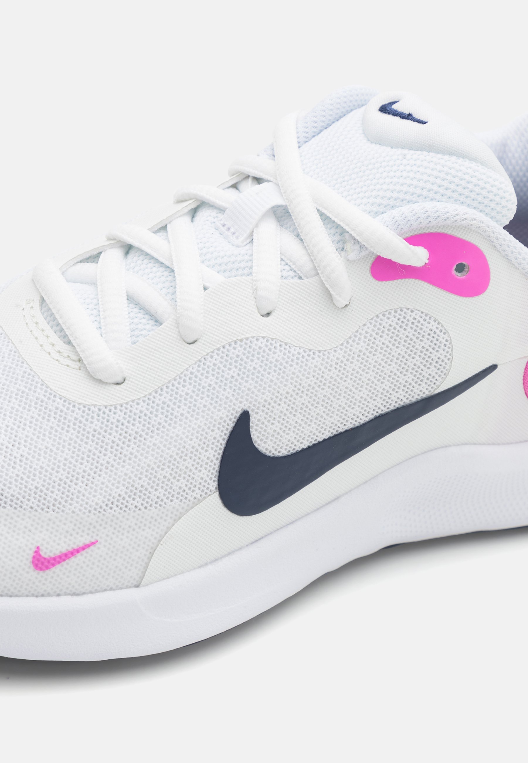 Nike Performance REVOLUTION 7 - Běžecké boty na silnici - white/midnight navy/playable pink