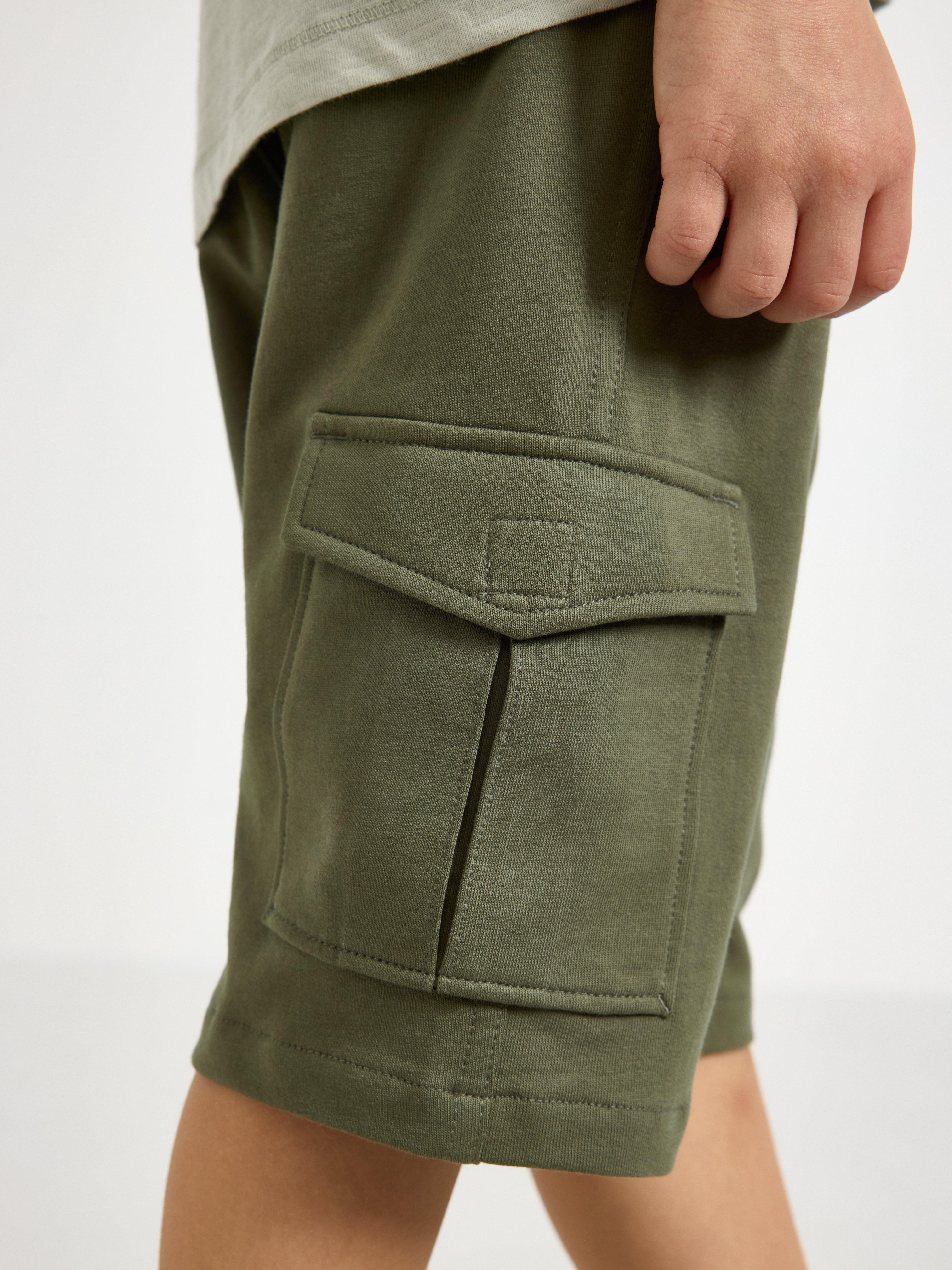 Pantalones cortos cargo color caqui claro