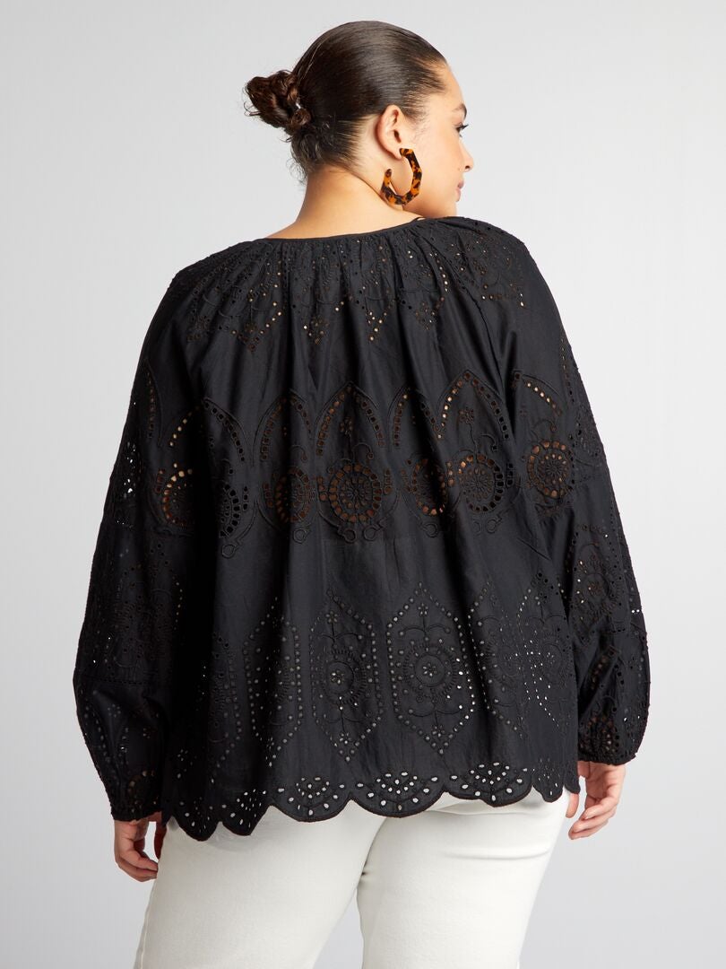 Blusa de corte ancho con bordado de punto inglés - negra