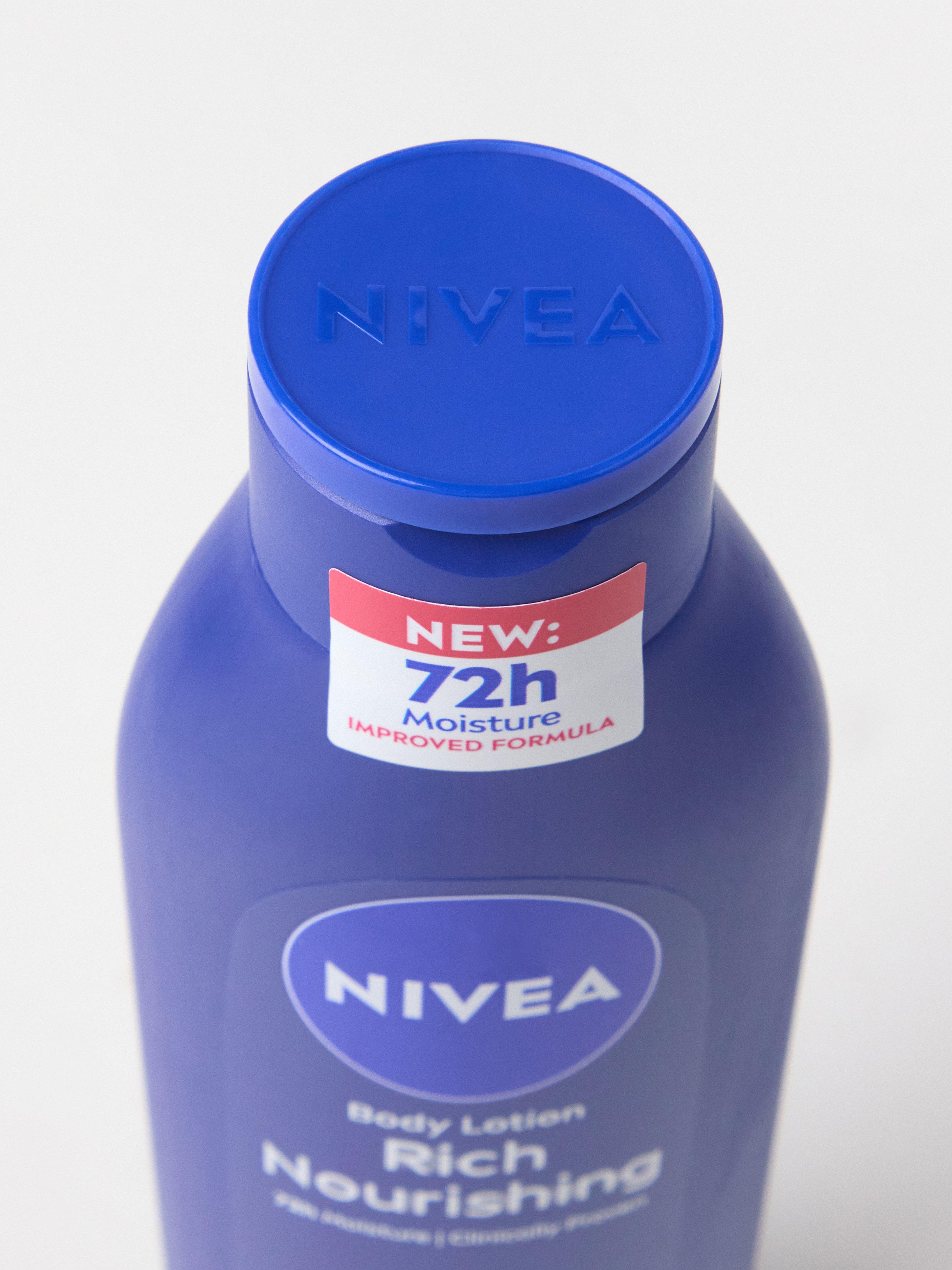 Loción corporal nutritiva Nivea Rich Sin color