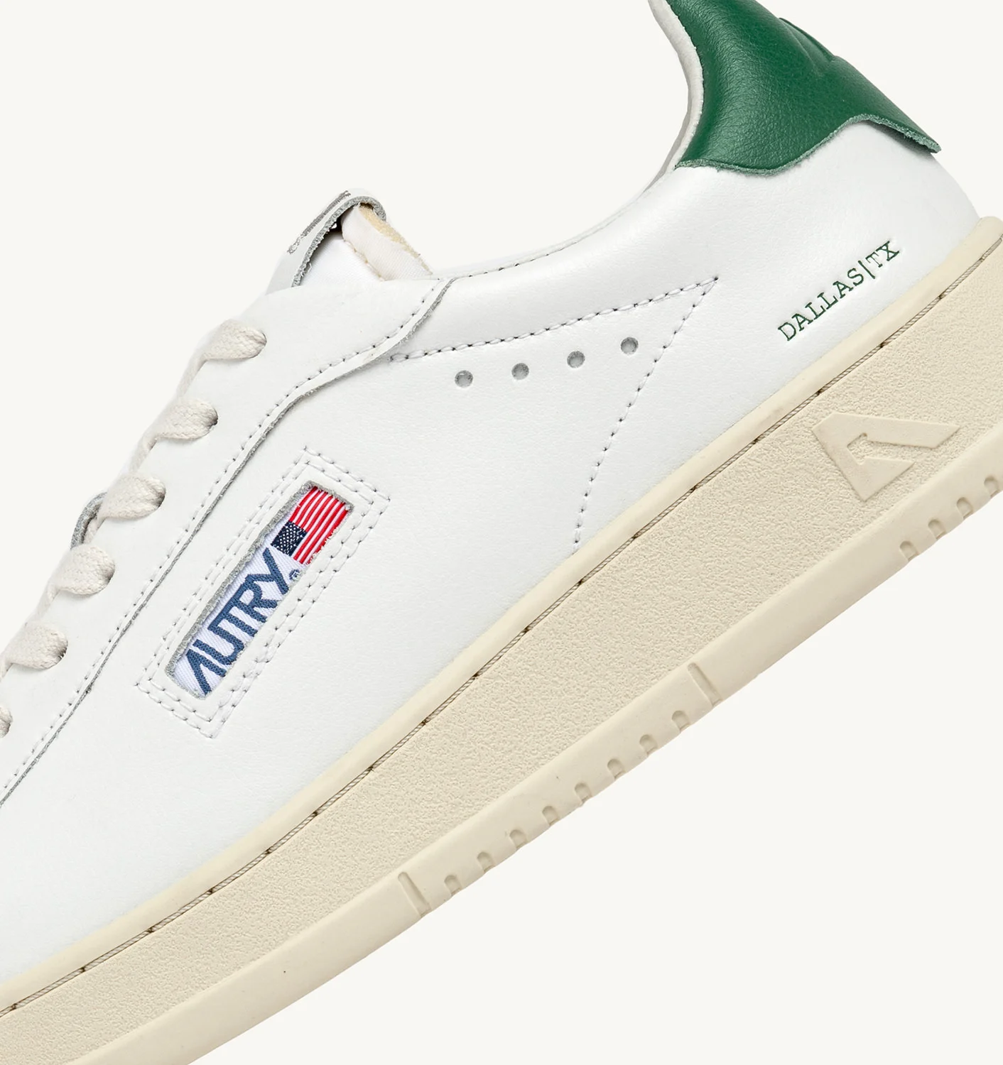 Adidași Dallas cu pantofi joși din piele, albi și cu accent Amazon