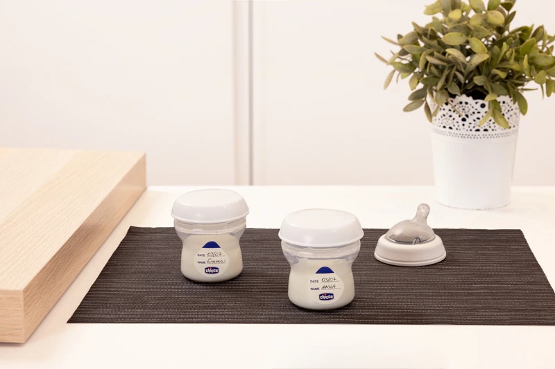 Chicco Natural Feeling posoda za večkratno uporabo mleka