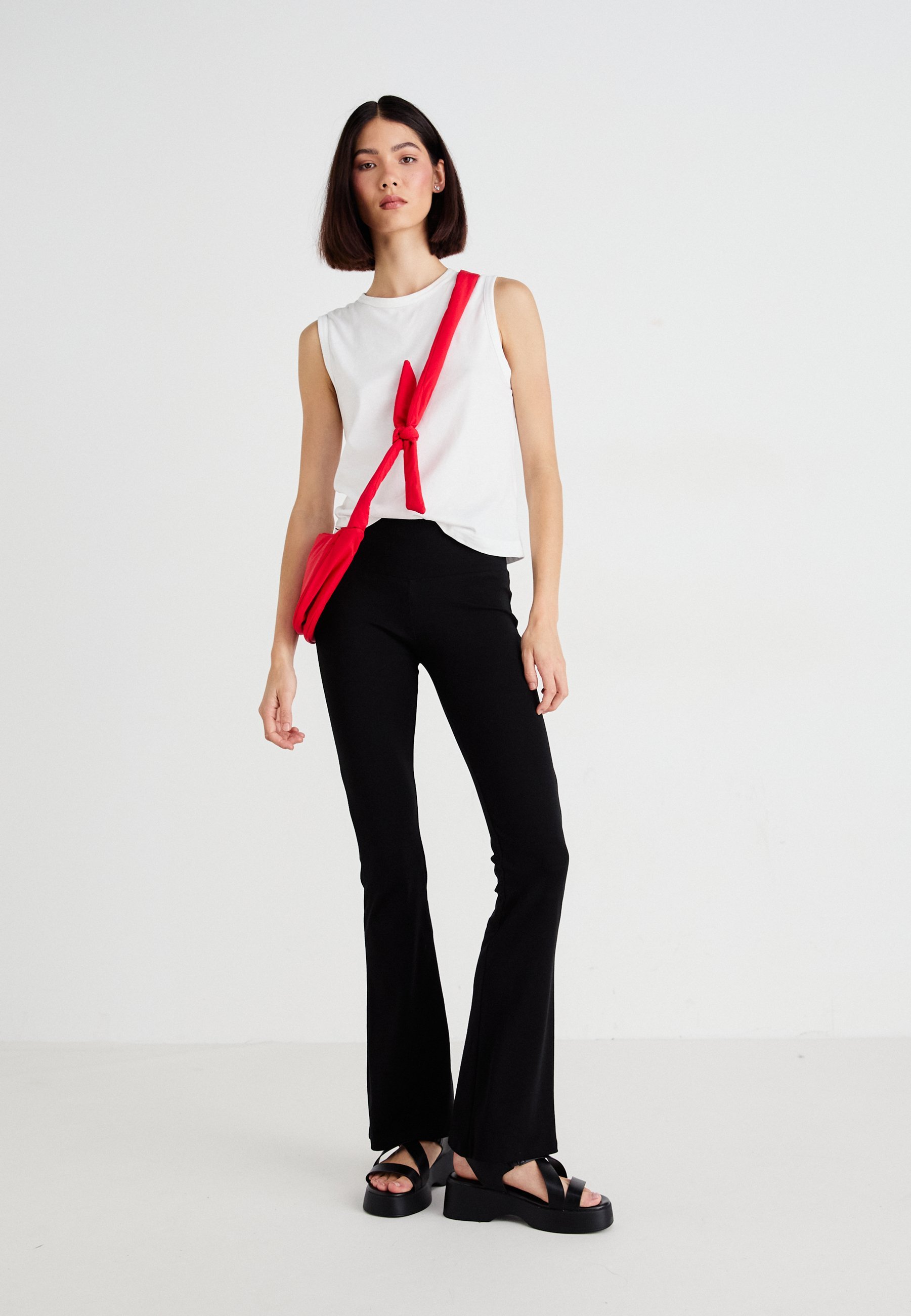 Pantalon souple Gina Tricot - noir