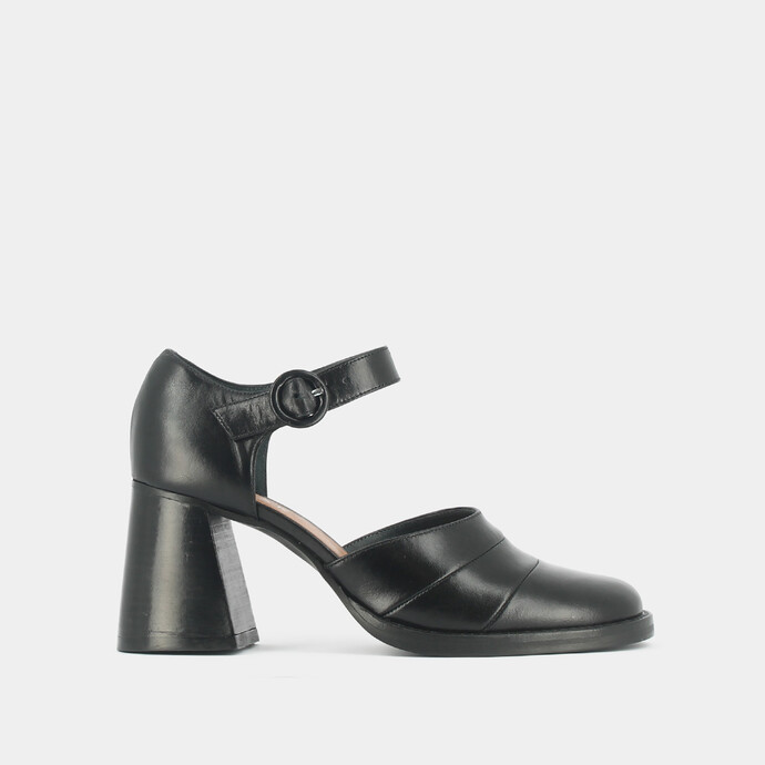 Babies à talons et brides  en cuir noir