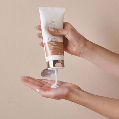 Wella Professionals Fusion Intense Repair kondicionér pro poškozené vlasy