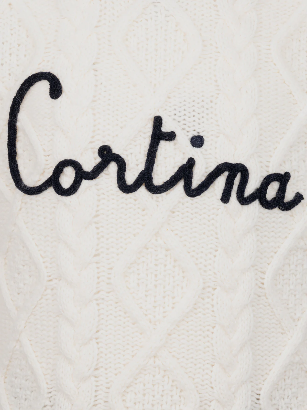 Malmö kabelgebreide meisjestrui met Cortina-borduurwerk