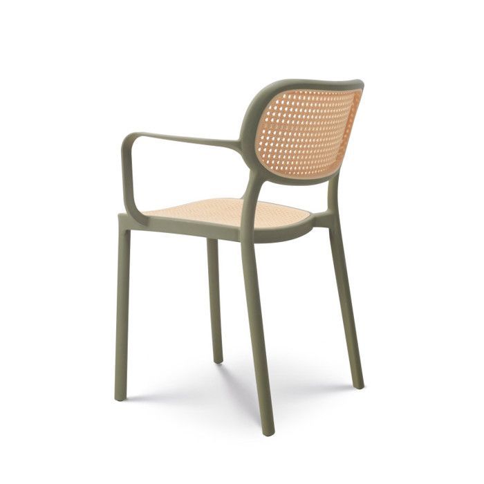 Silla de comedor verde de estilo vintage con reposabrazos.