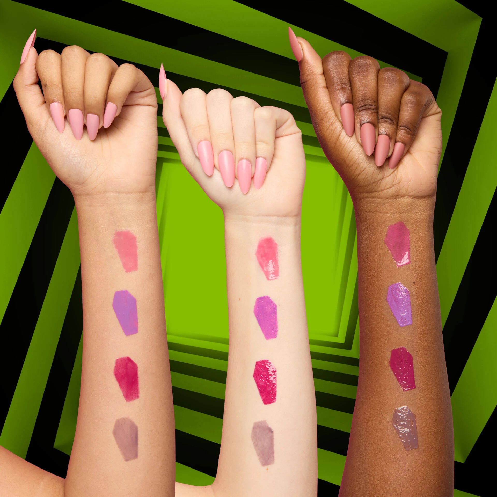 Beetlejuice Sandworm Swirl Butter Gloss Negru + Alb - NYX Professional Makeup