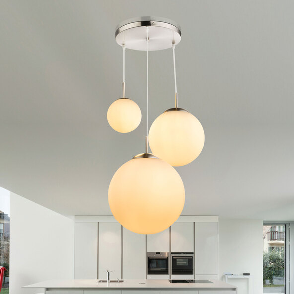 Hanglamp met drie opalen glazen bollen