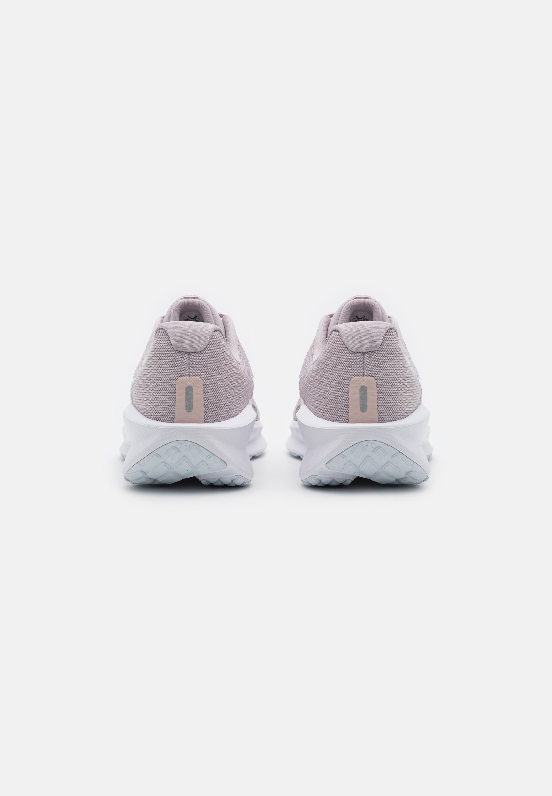 Nike Performance DOWNSHIFTER 13 - Hardloopschoenen voor op de weg - roze, wit