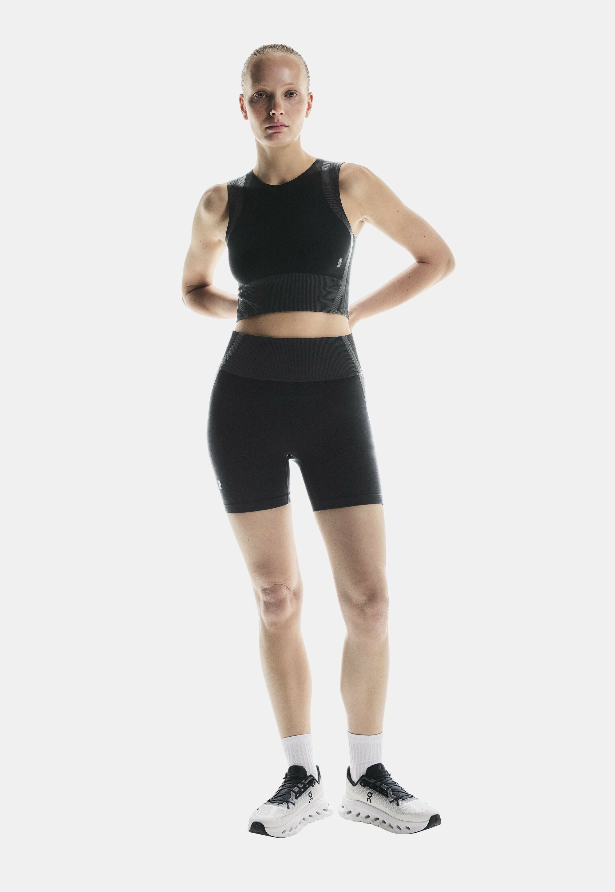 Op STUDIO - Sportshorts - zwarte eclipse