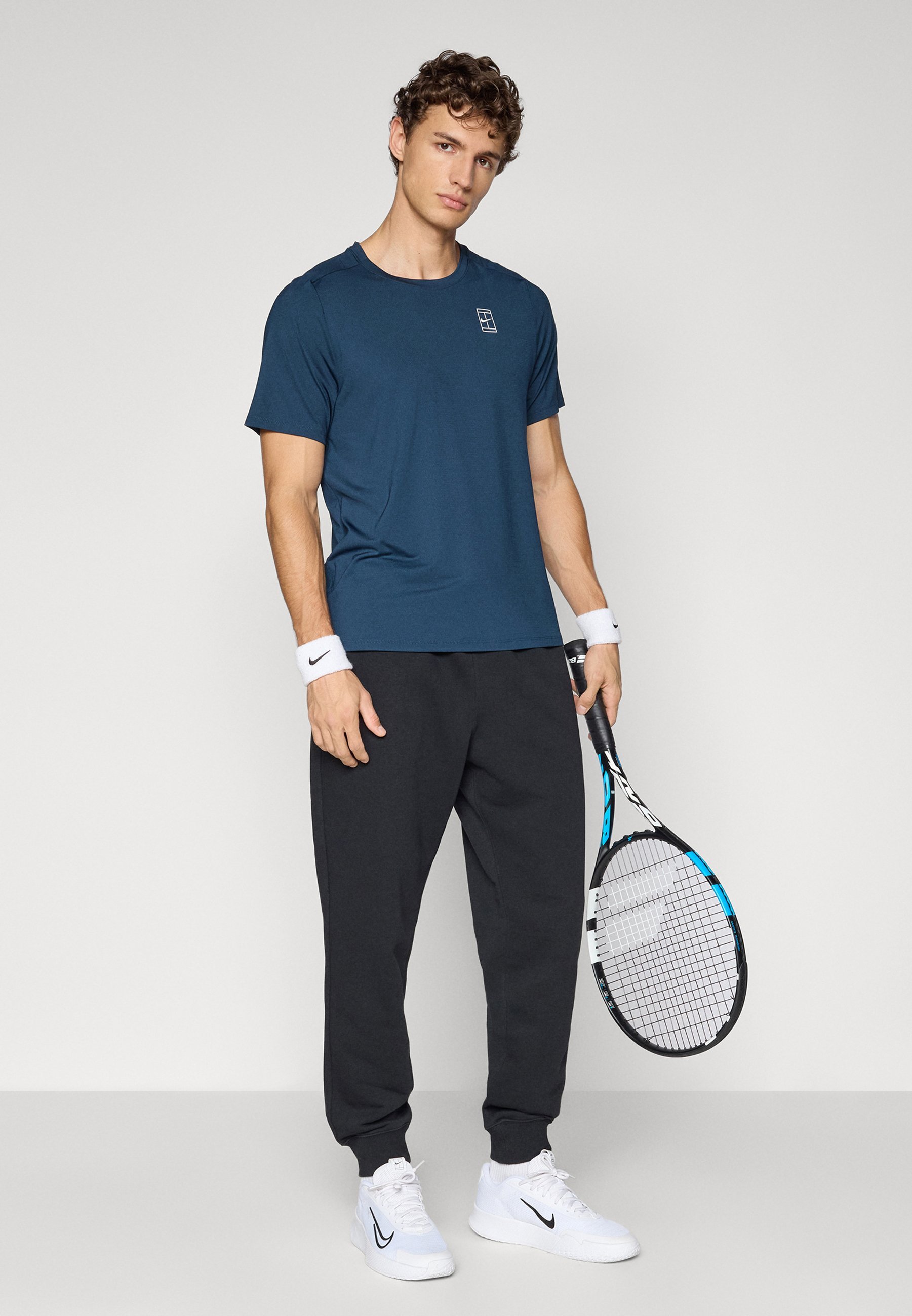 NIKECOURT HERITAGE PANT JOGGER - Teplákové kalhoty - black/white