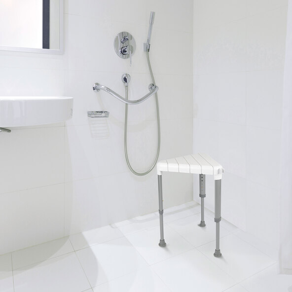 Shower stool, 3-legged