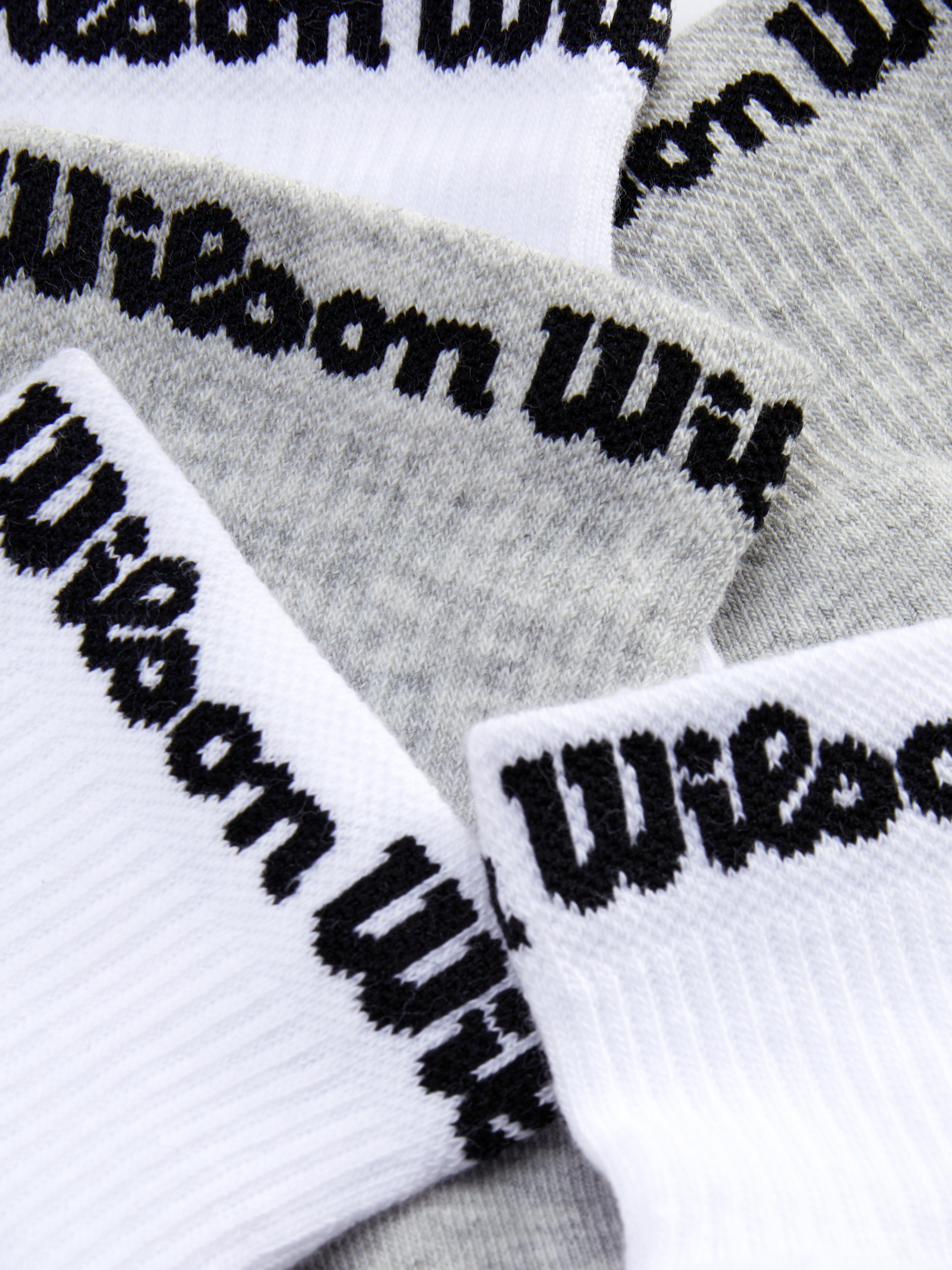 Wilson Kurze Socken, 3 Paar Ein Trio kurzer Socken mit Rippstrickdetails und Wilson-Logos an den Bündchen