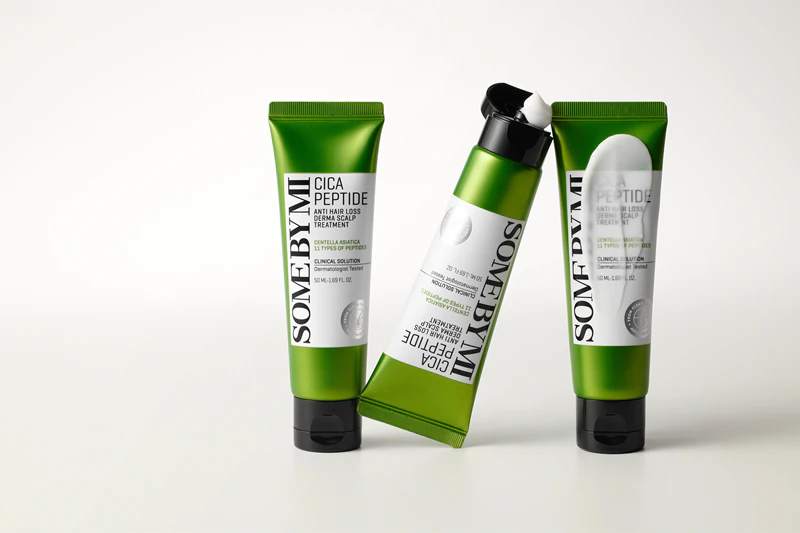 Some By Mi Cica Peptide Derma Scalp Treatment é um condicionador hidratante e calmante que combate a queda de cabelo.
