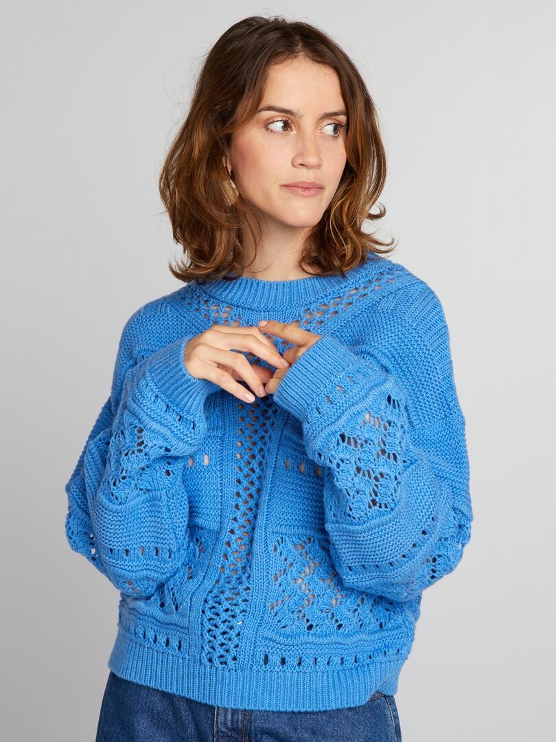 Sweter z ażurową dzianiną - NIEBIESKI