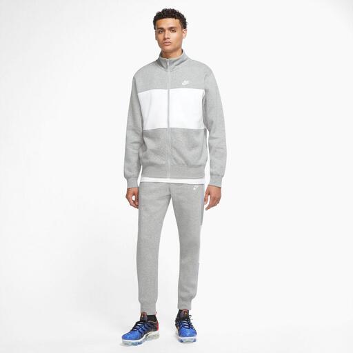 Nike Sportswear Essentials