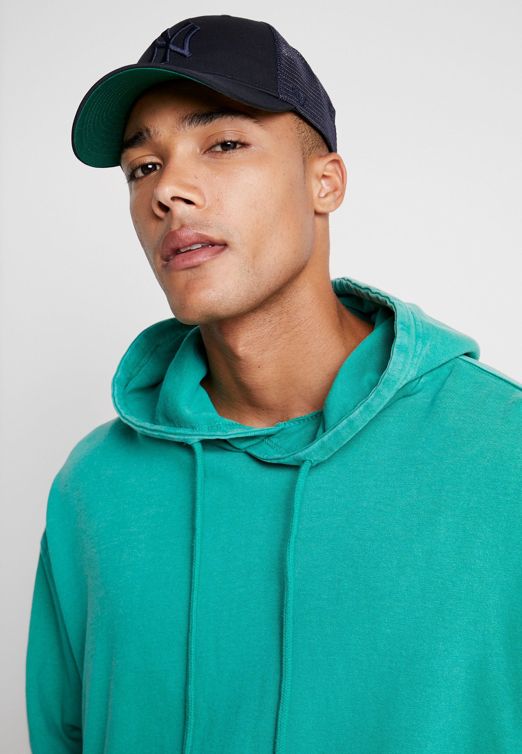'47 Caps