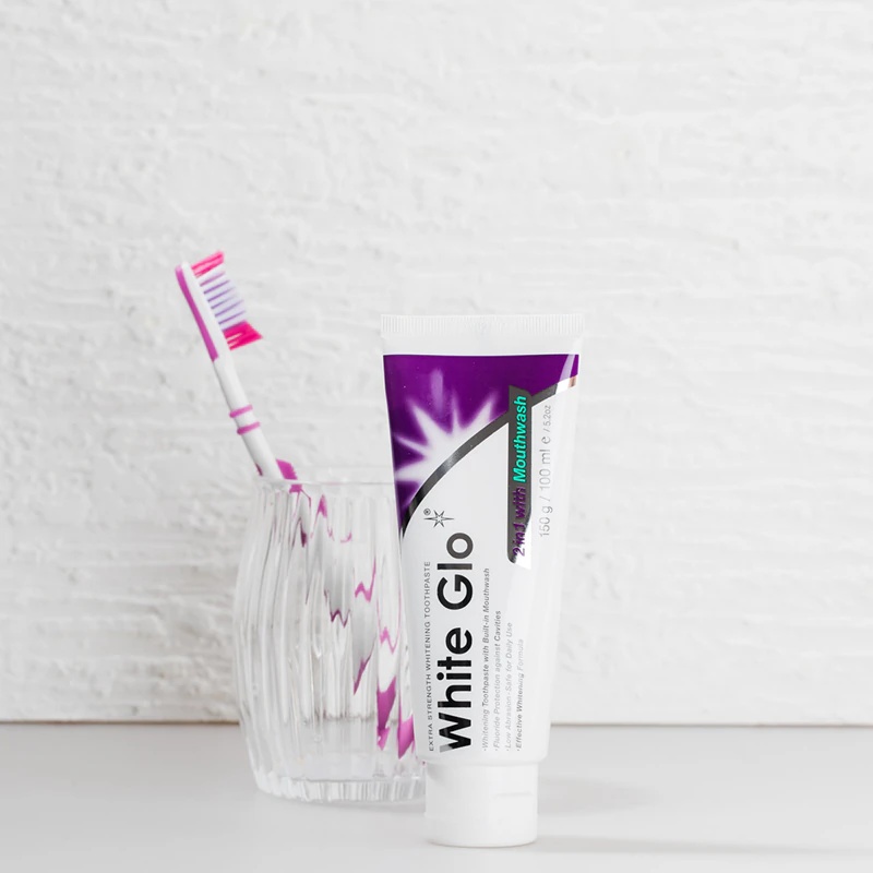 White Glo Professional 2 viename dantų priežiūros rinkinys