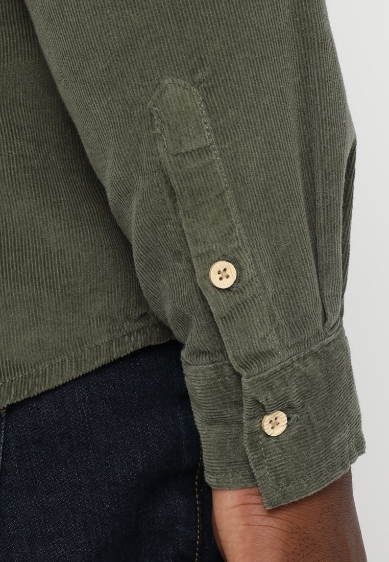 Camicia Urban Classics in velluto a coste - verde oliva
