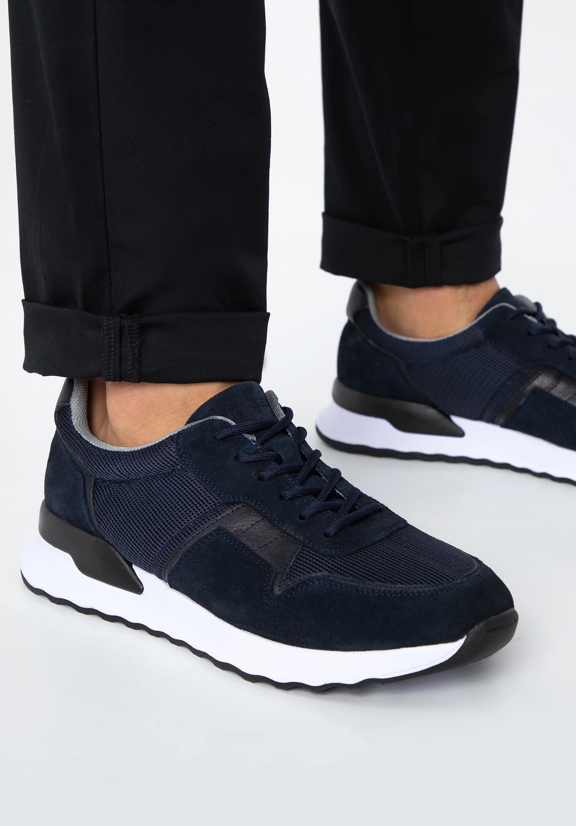 Męskie sneakersy zamszowe z elastycznymi wstawkami granatowe