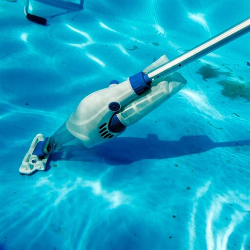 Batteridrevet elektrisk poolrenser