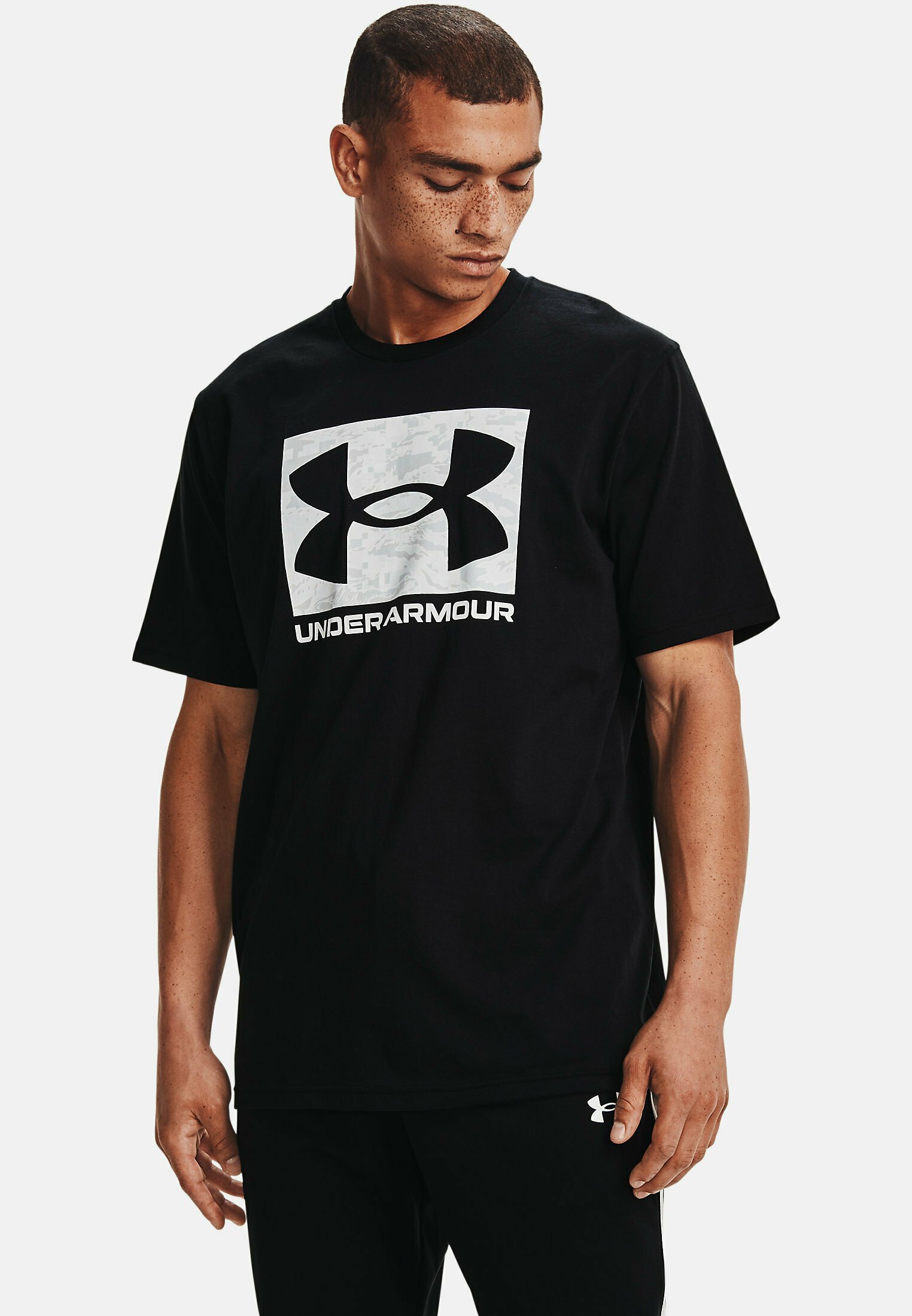 Under Armour ABC CAMO BOXED LOGO - T-shirt met print - zwart