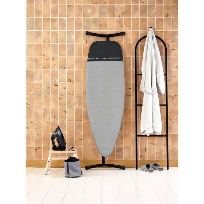 Brabantia Table à Repasser D, 135x45 cm, avec zone repose-fer résistante à la chaleur - Metallised
