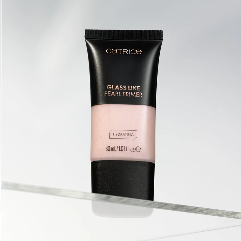 Catrice Glass Like Pearl Primer, base iluminadora com efeito hidratante.