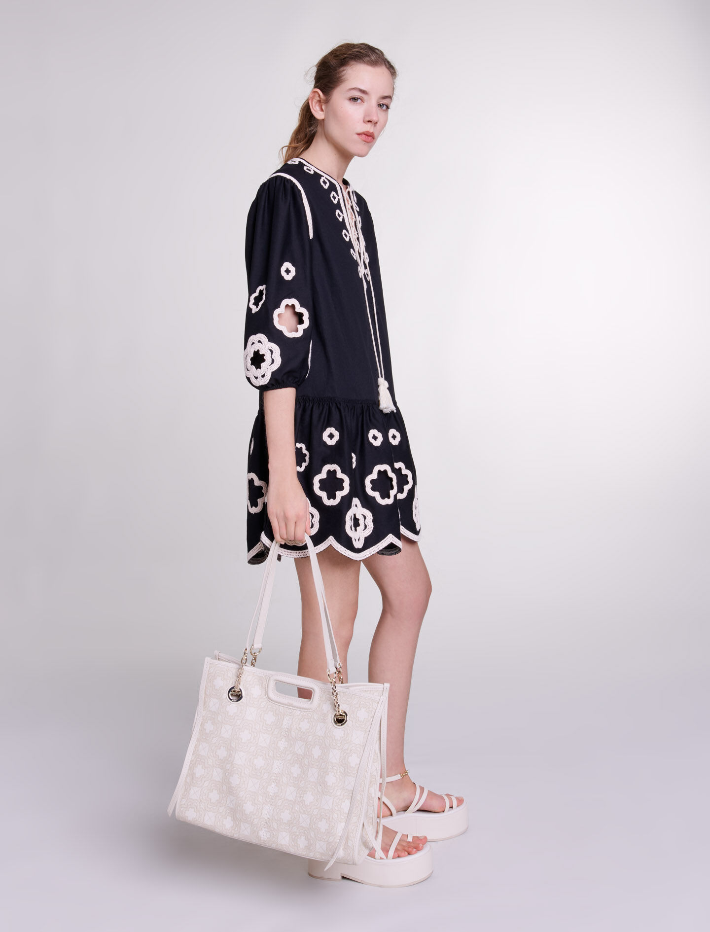 Rochie scurtă tip tunică cu broderie - Negru