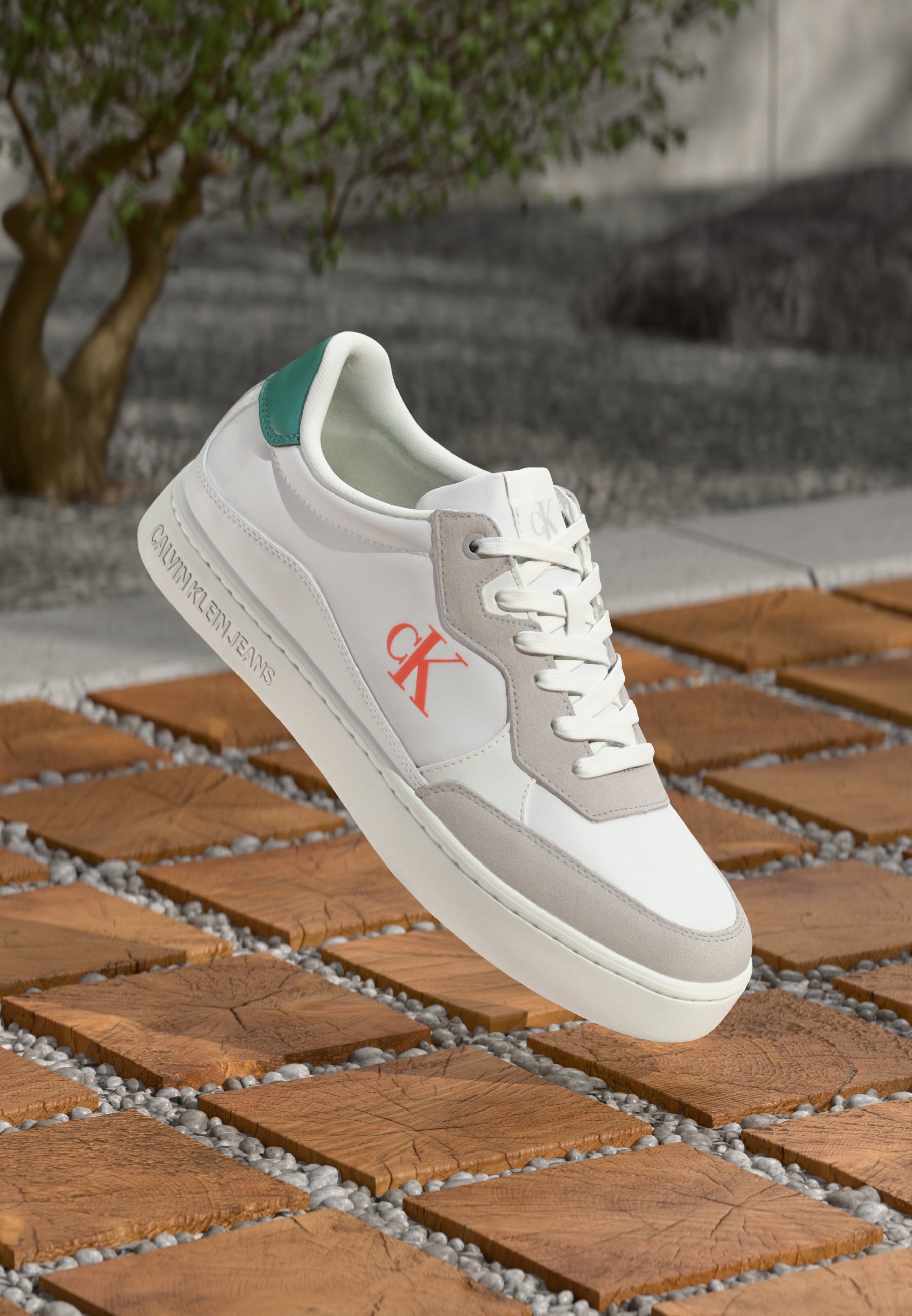 Calvin Klein Jeans CLASSIC CUPSOLE - Sneaker - strahlend weiß/wild grün/tigerlilie