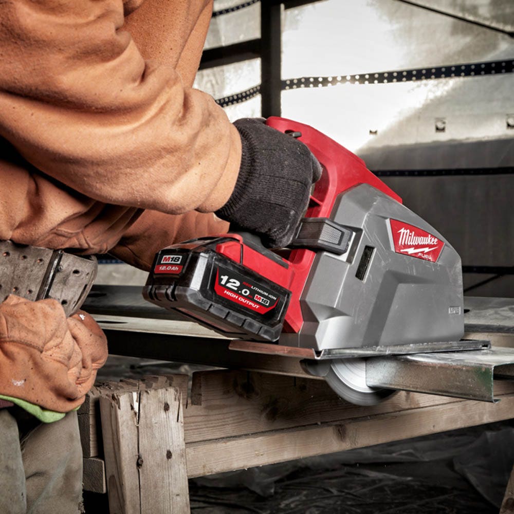 Milwaukee 18V FUEL™ 203 mm Skin M18FMCS66-0 metallsirkelsag