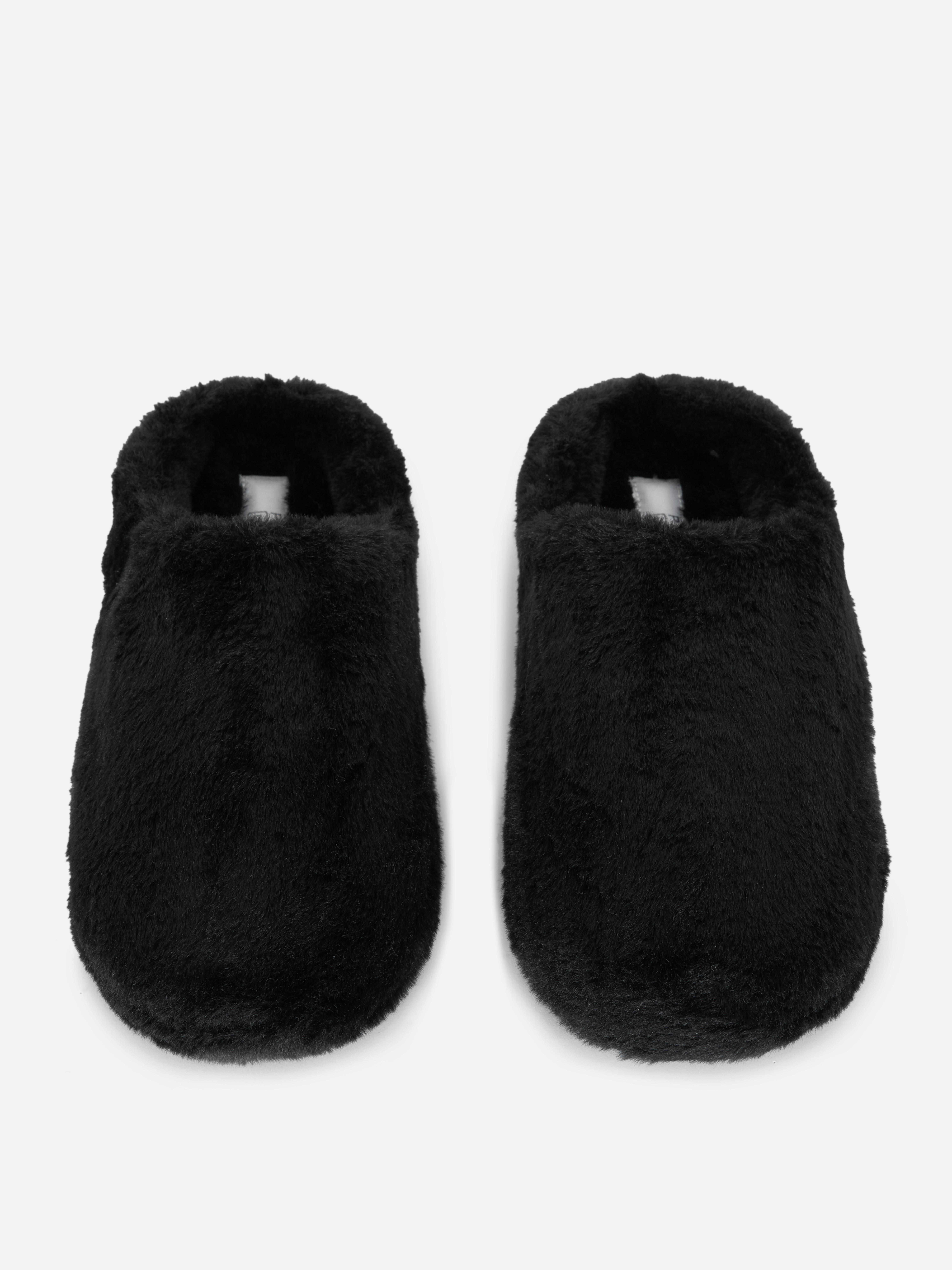 Papuci din blană artificială. Atingeți un nou nivel de confort cu aceste slip-ons pufoase.