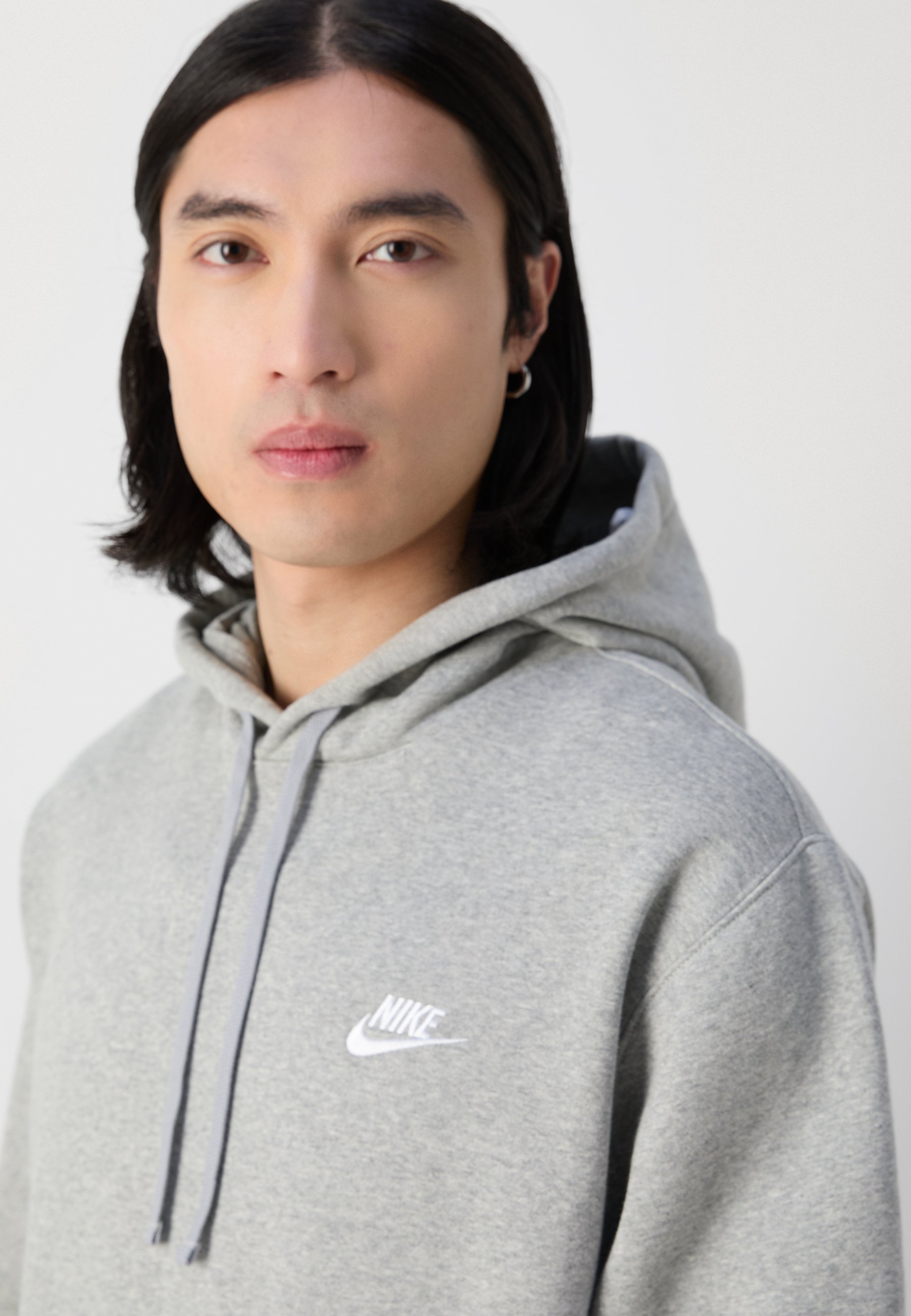 Sweat-shirt Nike Sportswear SPORTSWEAR CLUB FLEECE - gris chiné/argent mat/blanc