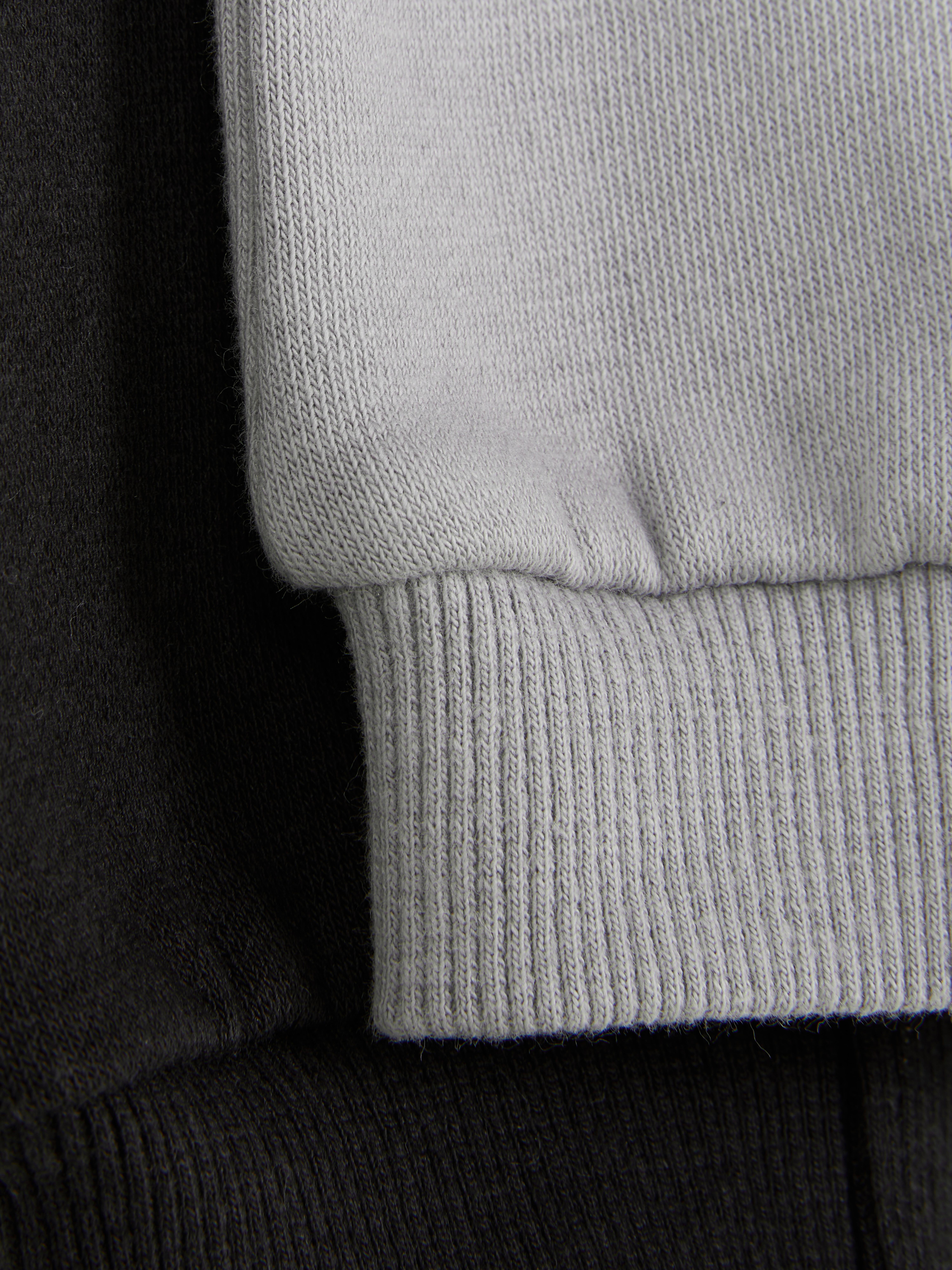 Pantaloni della tuta con coulisse e polsini, set da 2. Mantieni i tuoi bambini comodi con questi pantaloni della tuta rilassanti con polsini alla caviglia.