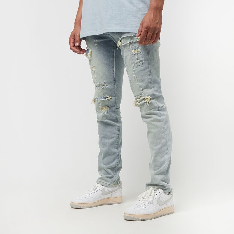 Aufgehellte, gewaschene, gerissene und reparierte Jeans